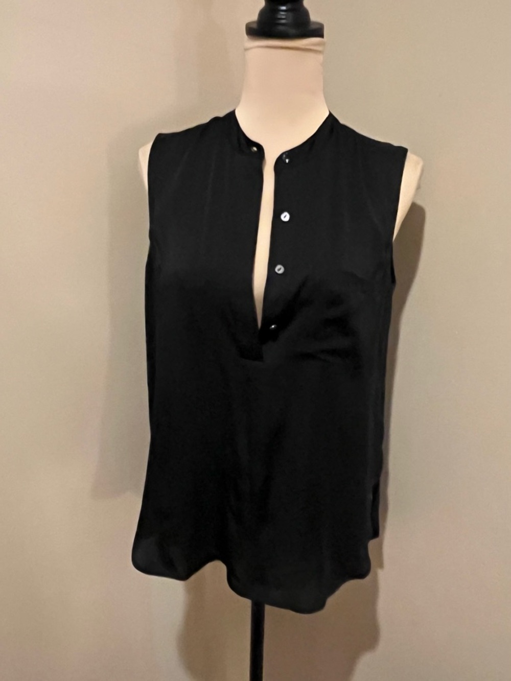 Vince Black Silk Sleeveless Blouse Deep Split-Neck, size XS